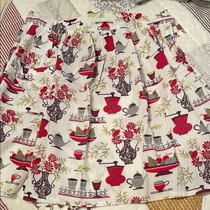 Vintage 50’s Floral Teapot Print Apron with front pocket to hold essentials
